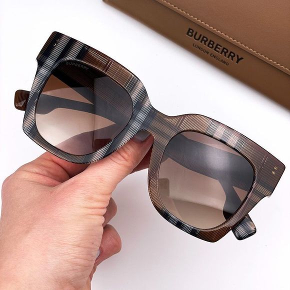 Burberry BE4364 KITTY 396713 Sunglasses Check Brown Square Unisex - Picture 1 of 9